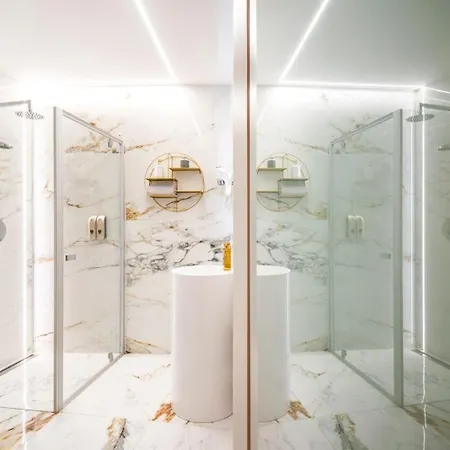 Enzo Capo Vip Jacuzzi * Budapest