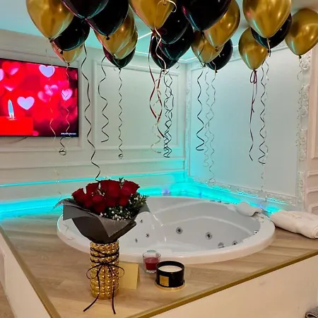 Enzo Capo Vip Jacuzzi Budapest